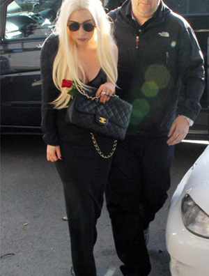 Lady Gaga�������¸߸�Ь�F��Ϥ�� ¶����