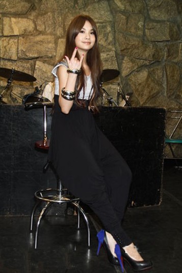 ��ة�յźڸ߸�Ь�邀������ �������ơ������ø���