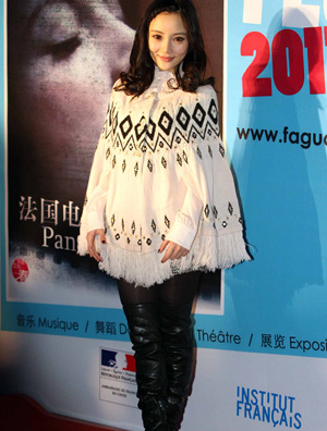 ��С�һ�펧���L(f��ng)�İ�ɫᘿ����������ڽz�m�c���_ѥ��ϯ����(gu��)�Ӱ��(ji��)