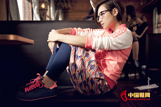 adidas Originals�y���ܹP������ȫ��MV<�A��>