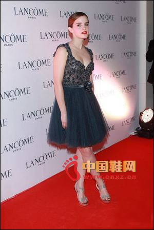 ����������ɭ��СħŮ���r��͑׃