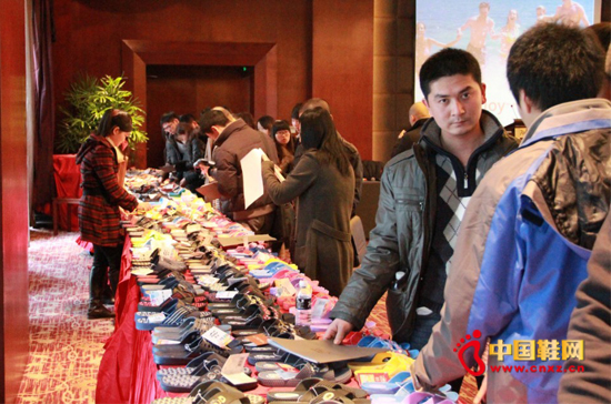 ��Ʒ�ܵ��c���ˆT��һ�º��u���J��