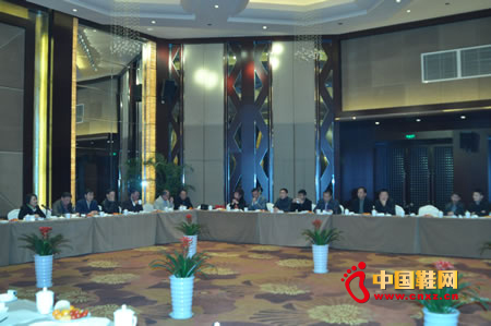 溫州市鞋革行業(yè)協(xié)會理事會召開黨支部學(xué)習(xí)會