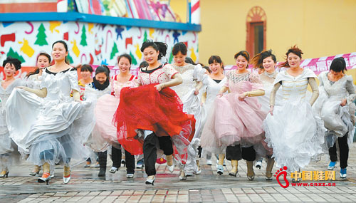 �Lɳ����֮�����@�e�и߸�Ь�鼆ِ��