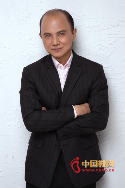 �����ܣ��OӋ��ÿһ�pЬ������������һ����