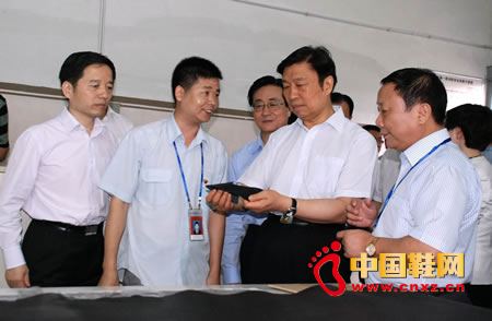 �й��������ξ�ί�T�W�R����Ь���^