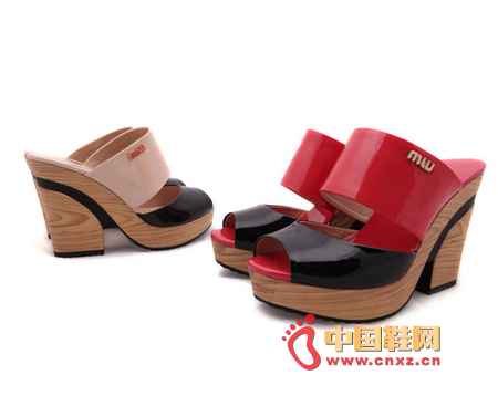 粗跟款式的漂亮百搭涼鞋