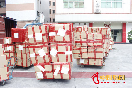 ʥ����Ʒ��ŮЬ������̹�(ji��)��ǰ��؛�ᳱ2