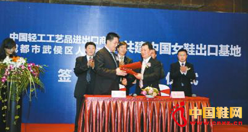 Ь�����߶ˌ�Ԓ�ɶ���Ь�I(y��)�D(zhu��n)��