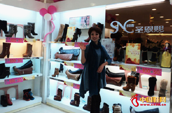 ʥ����ŮЬ�����̄�����Ůʿ