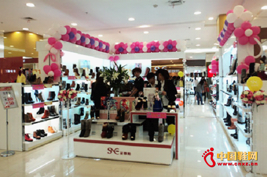 ʥ����ŮЬ����