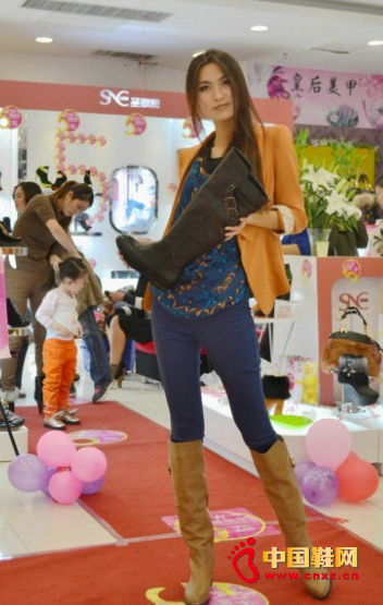 ʥ����ŮЬ������c�����N����F(xi��n)��4