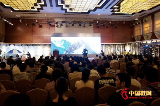 龍獅戴爾時尚戶外舉行2013春夏新品訂貨會