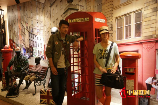 龍獅戴爾時尚戶外舉行2013春夏新品訂貨會2