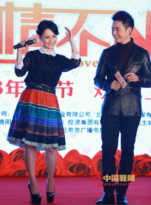 ���ͩ����ȹ�b��߸�Ь�F(xi��n)����Ƭ�l(f��)����(hu��)