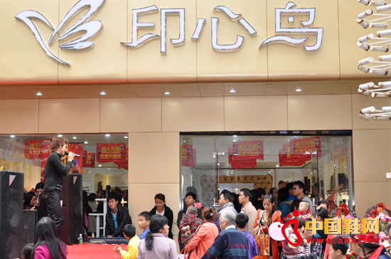 電白專賣店開業,吸引了許多顧客關注