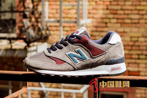 �°ق��Ƴ�2013����577Dϵ����ɫЬ��