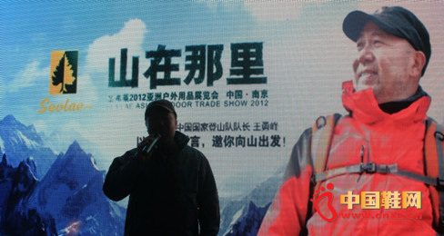 ���·�����ʥ���Rչ�_ �v����ɽ������ľ���