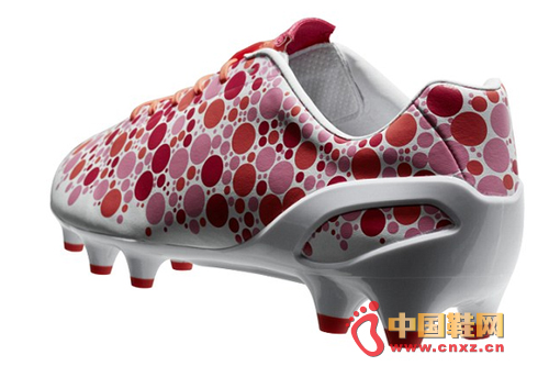 ���R�Ƴ�������evoSPEEDϵ���L(f��ng)�}��ɫ���c(di��n)��(zh��n)ѥ